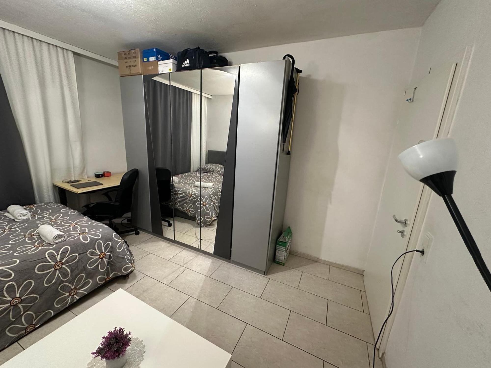 Schoenes Zimmer In Bahnhofsnaehe In Einer Wohnung Mit Grosser Terrasse Gießen Eksteriør bilde