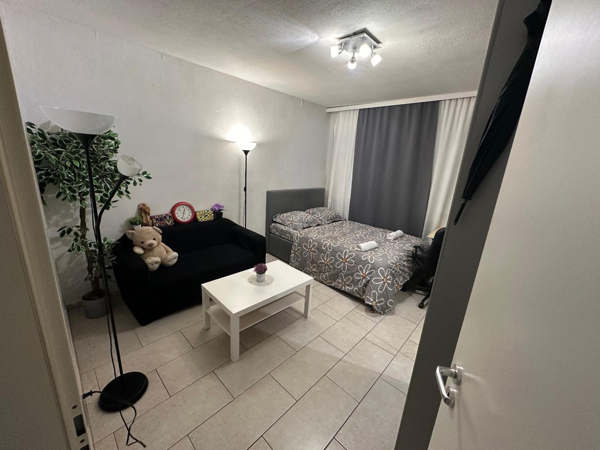 Schoenes Zimmer In Bahnhofsnaehe In Einer Wohnung Mit Grosser Terrasse Gießen Eksteriør bilde